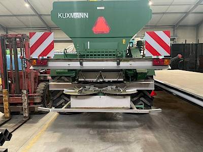 Rear of a green Kuxmann lime spreader with signalling