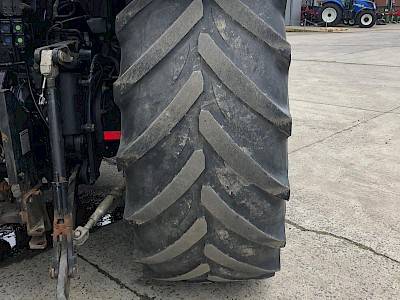 Achteraanzicht van een wiel van een NEW HOLLAND T7.250