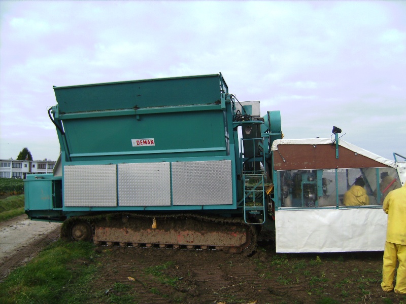 Self-propelled sprout harvester 4ROW side view
