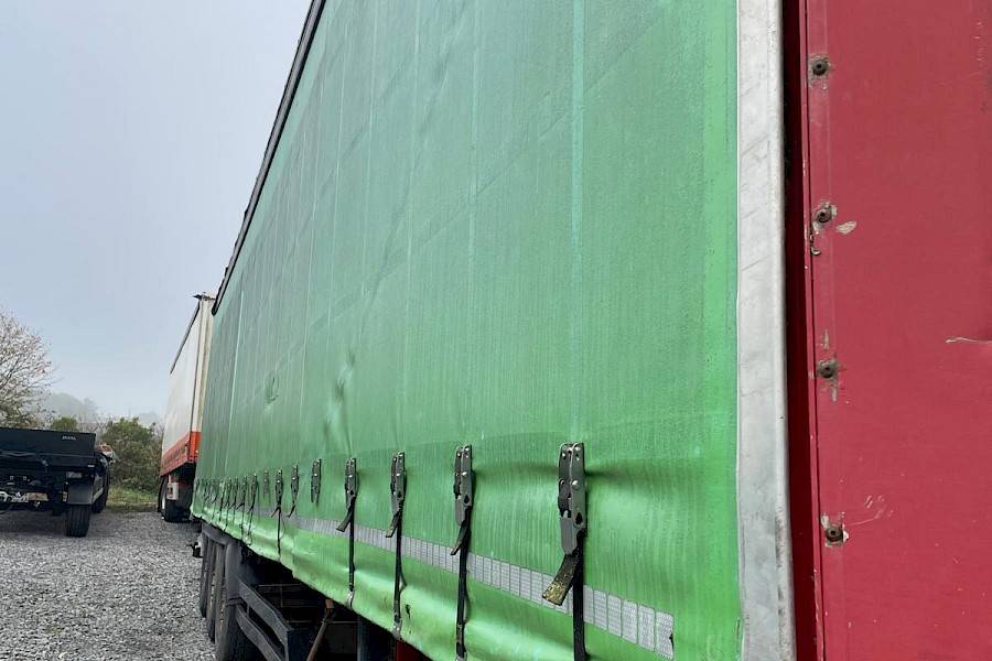 TRAILER MET SCHUIFZEIL - ID036
